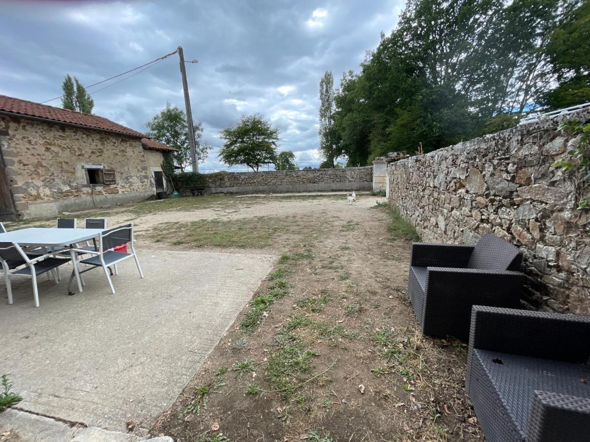 Ferme Gite Equestre En Charente Конфолан Екстер'єр фото
