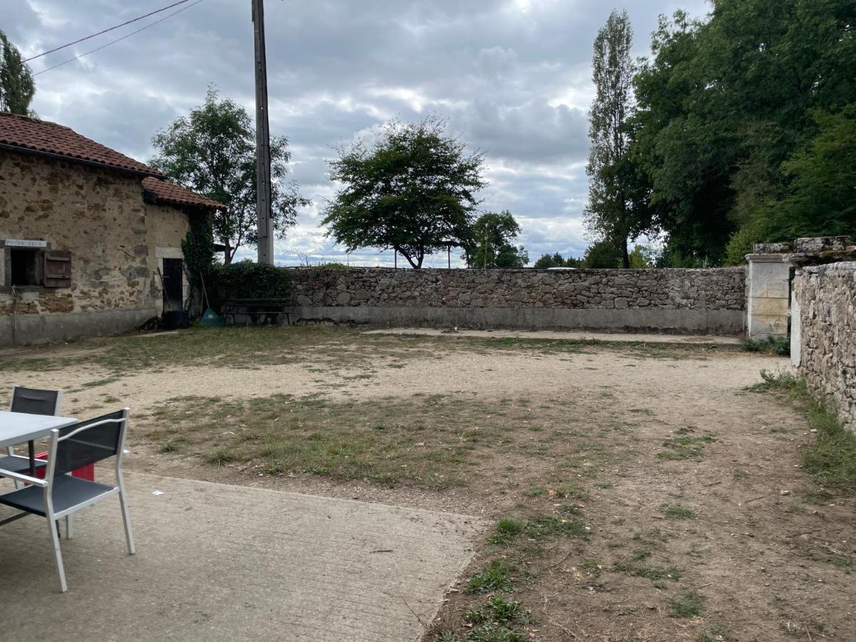 Ferme Gite Equestre En Charente Конфолан Екстер'єр фото